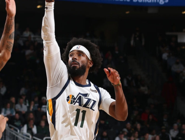  米切尔两双骑士爆冷击败雄鹿展黑马本色