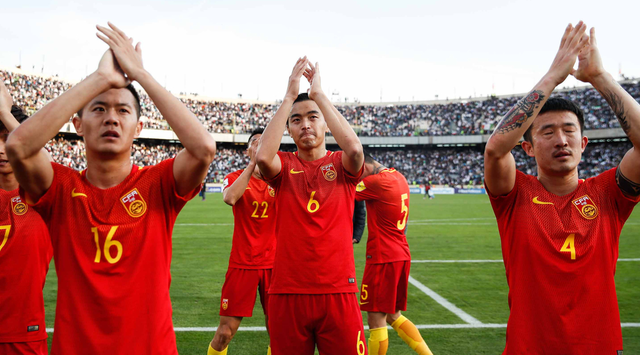  梅斯主场球迷山呼海啸，气势助推球队逆转圣埃蒂安