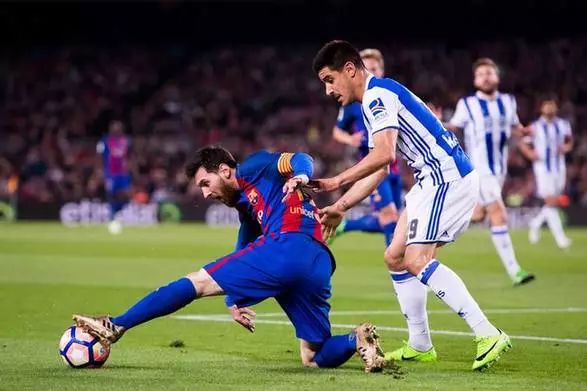  那不勒斯闪电反击制胜，南方之狮捍卫领头羊  